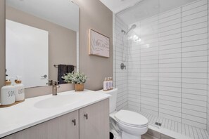 Hair dryer, towels - City Views & Private Balcony | Gym, Pool & More! (Kitchener)