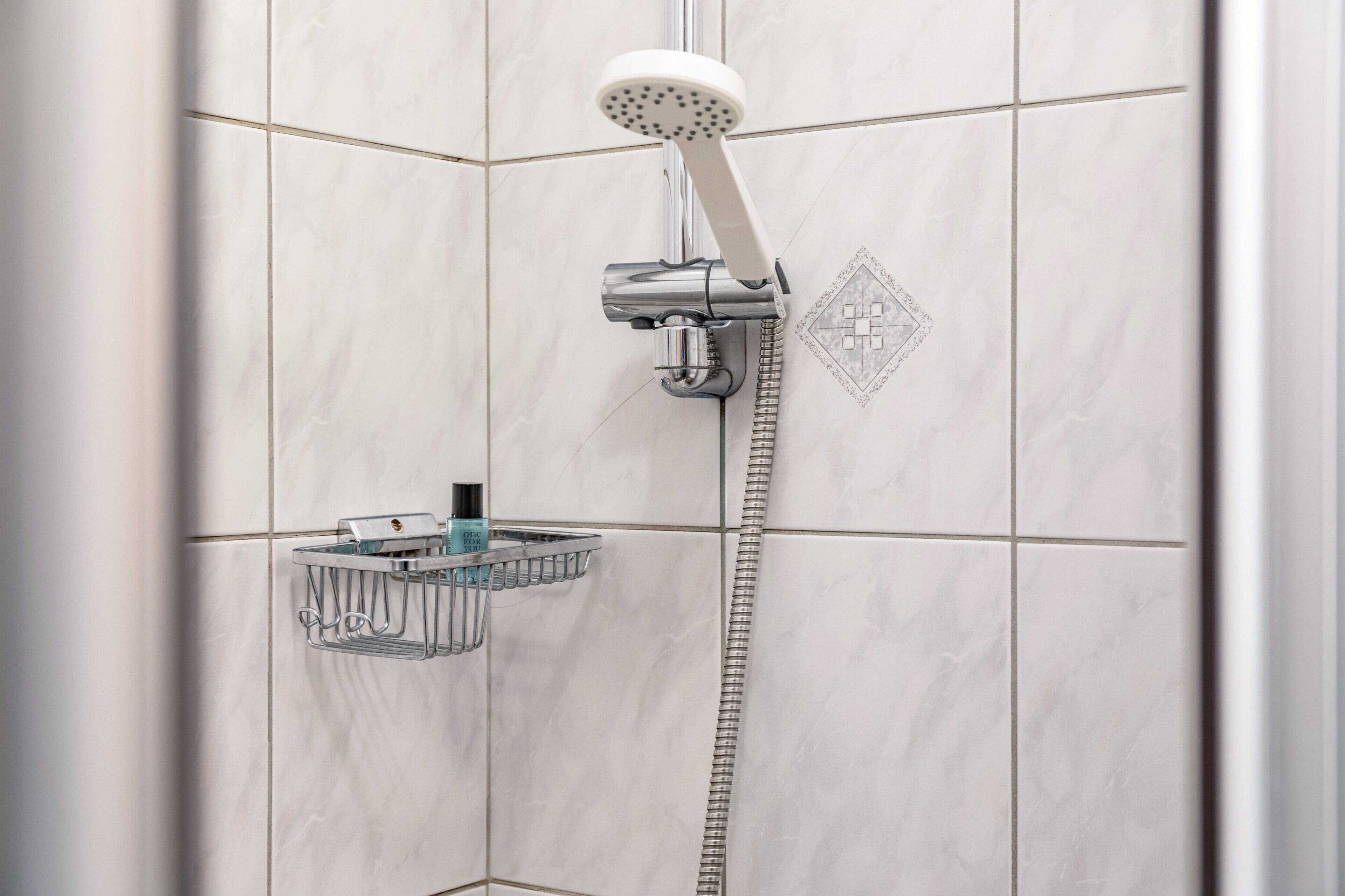 Een douche, een haardroger, handdoeken