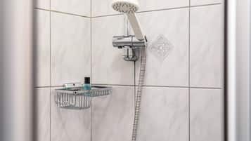 Een douche, een haardroger, handdoeken