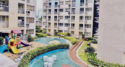 Charming 2-bedroom condo with WiFi and AC in lovely Davao City