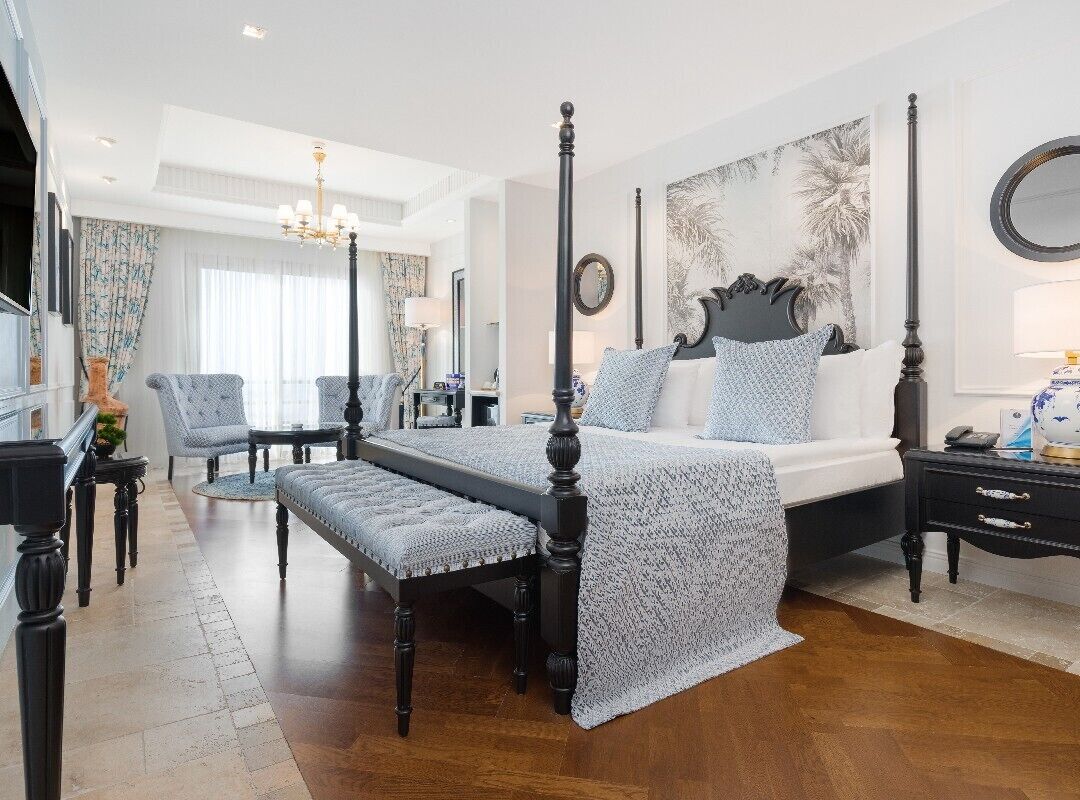 Standard Tek Büyük Yataklı Oda, Balkon | Kaliteli yatak takımı, minibar, odada kasa, masa 