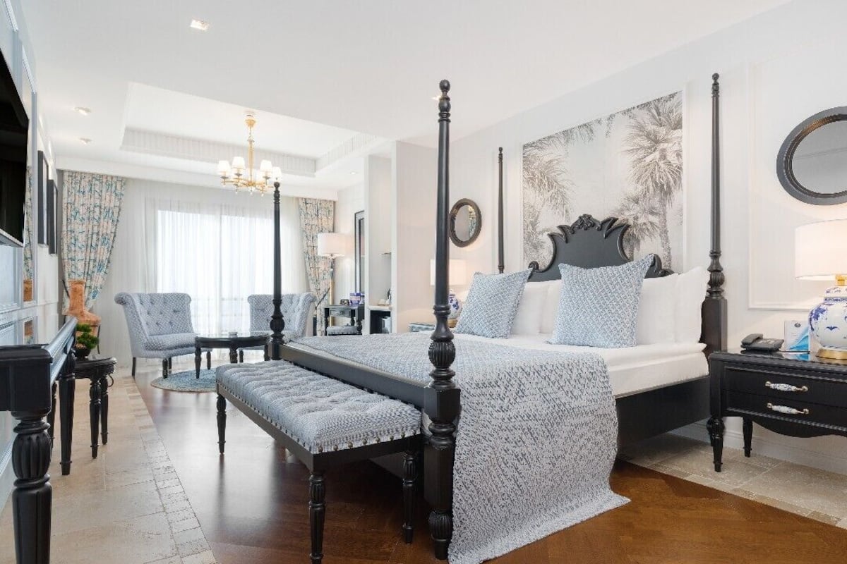 Standard Tek Büyük Yataklı Oda, Balkon | Kaliteli yatak takımı, minibar, odada kasa, masa