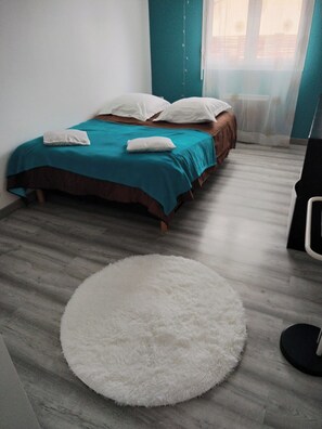 5 quartos, ferros/tábuas de passar roupa, Wi-Fi, roupa de cama