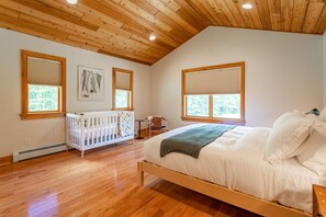4 bedrooms, iron/ironing board, travel cot, WiFi