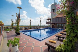 Outdoor pool - Puok Resort (Puok)