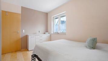 2 dormitorios, tabla de planchar con plancha, wifi y ropa de cama