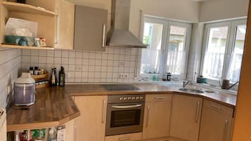 Kühlschrank, Ofen, Herdplatte, Geschirrspüler