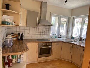 Réfrigérateur, four, plaque de cuisson, lave-vaisselle