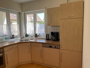 Kühlschrank, Ofen, Herdplatte, Geschirrspüler