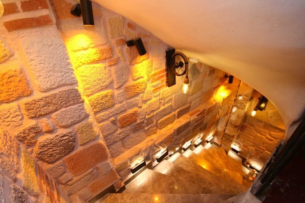 Handrails in hallways