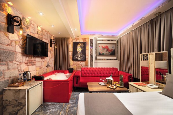 بديكورات فريدة لكل غرفة وطراز فريد لكل وحدة ومكتب وواي فاي مجانًا