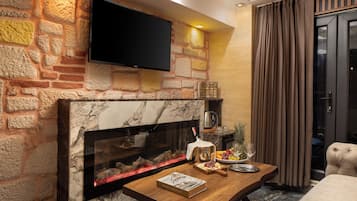 Luxury Studio Suite | Individually decorated, individually furnished, desk, free WiFi