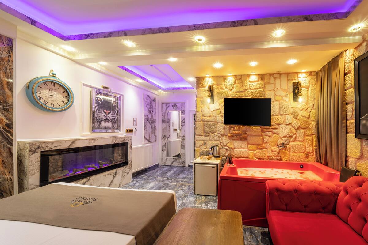 Superior Suite | Living area | 72-inch Smart TV with satellite channels, Netflix, first-run movies