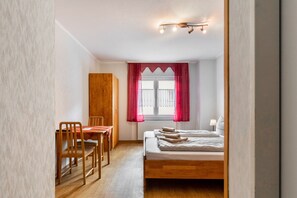 1 bedroom, WiFi, bed sheets
