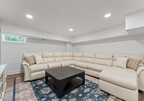 TV connectée, cheminée, jeux vidéo