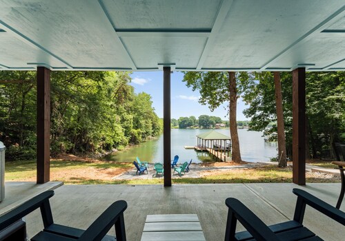 Lake Days by AvantStay | Hot Tub + Firepit + Game Room & Private Dock Access