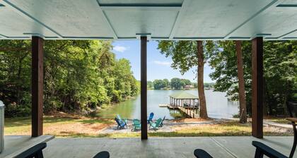 Lake Days by AvantStay | Hot Tub + Firepit + Game Room & Private Dock Access