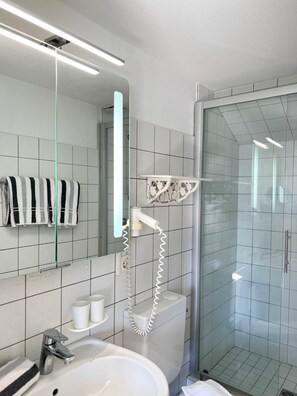 Shower, hair dryer, towels