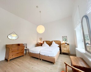 Unclassified image, 5 of 20, button