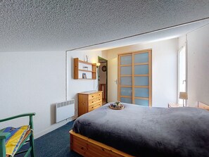 2 bedrooms, desk, Internet - Les Terrasses du Lac by Interhome (Port Camargue)