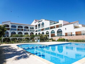 Pool - Les Terrasses du Lac by Interhome (Port Camargue)