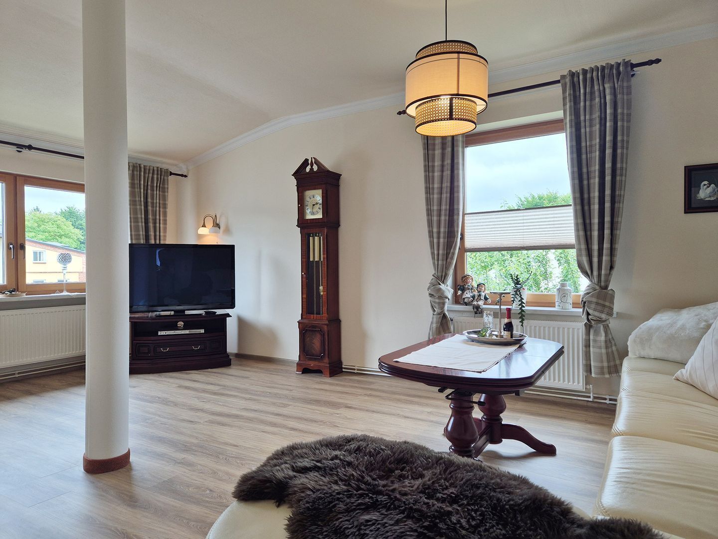 Fernseher, Stereoanlage