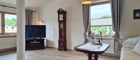 Fernseher, Stereoanlage