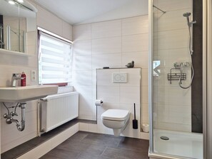 Unclassified image, 5 of 17, button