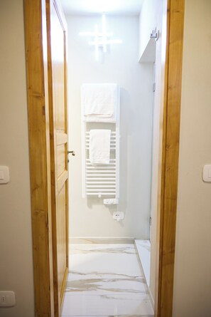 Familien-Vierbettzimmer | Badezimmer