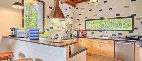 Réfrigérateur, micro-ondes, four, lave-vaisselle