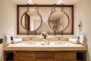 Shower, hair dryer - Family Friendly APT 17 ocean view, 3BR, 6 pax (San José del Cabo)