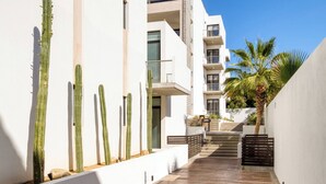 A narrow pathway leading to a building with white walls and a wooden floor. - For couples, petfriendly 2 BR ocean view #18 4pax (Cabo San Lucas)
