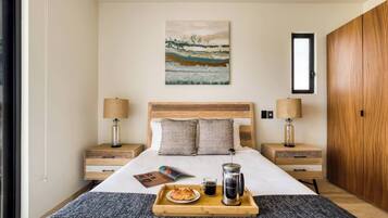 6 bedrooms, iron/ironing board, internet, bed sheets
