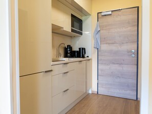 Fridge, microwave, cookware/dishes/utensils - Wohnung 305 Bergblick by Interhome (Strobl)