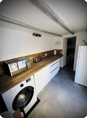 Micro-ondes, four, plaque de cuisson, lave-vaisselle