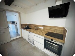 Micro-ondes, four, plaque de cuisson, lave-vaisselle