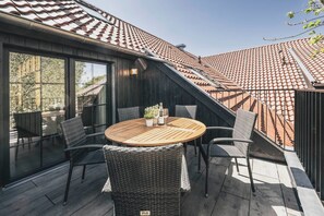 Suite, Balcony, Garden View | Terrace/patio