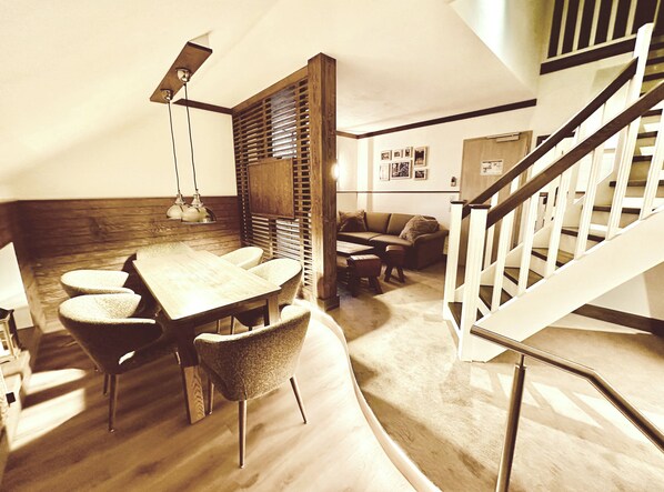 Suite, 2 Bedrooms | Living area