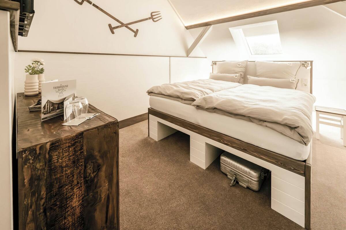 Suite, Balcony, Garden View | Free WiFi