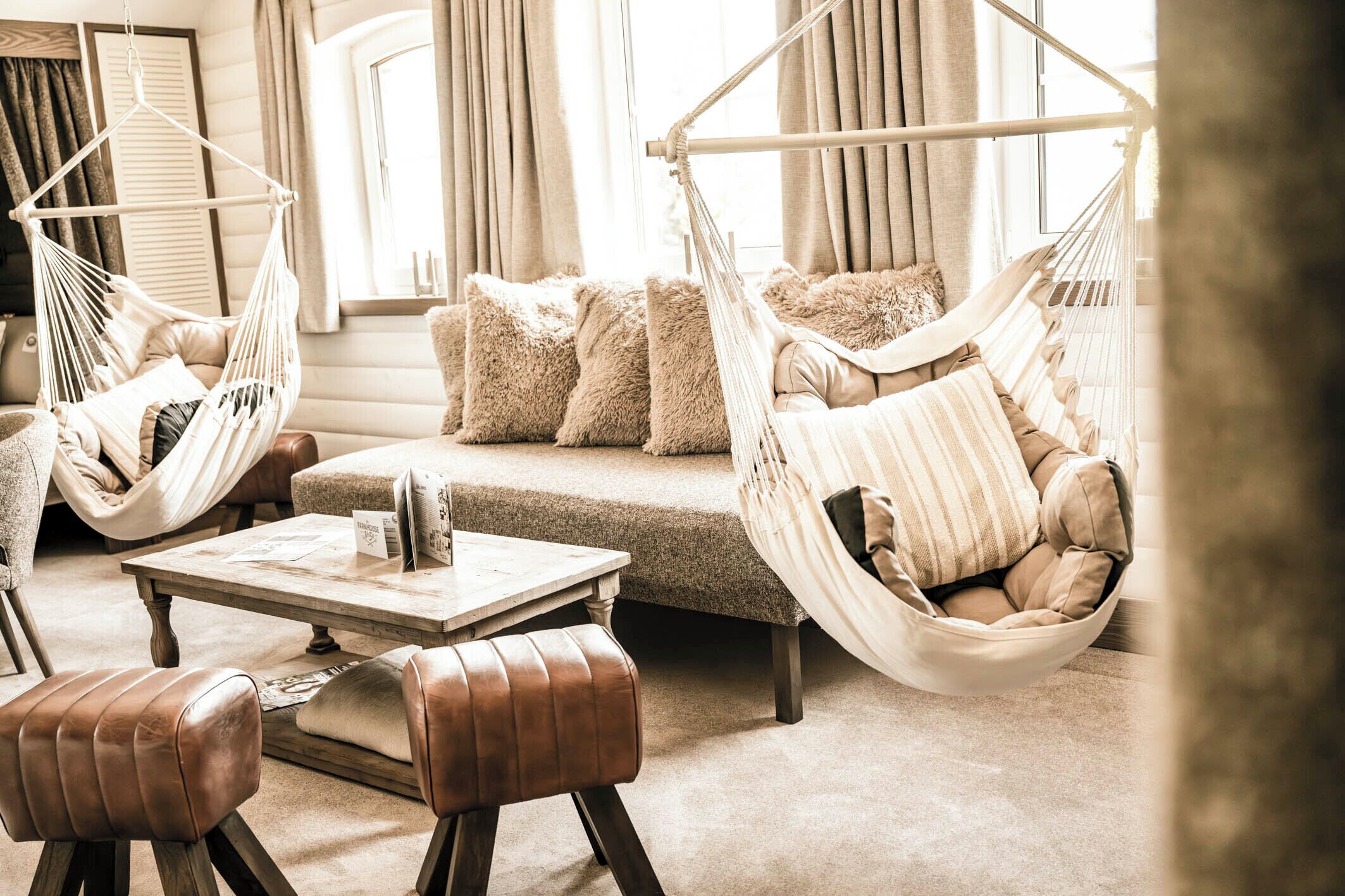 Suite, Balkon, Gartenblick | Wohnbereich | Flachbildfernseher