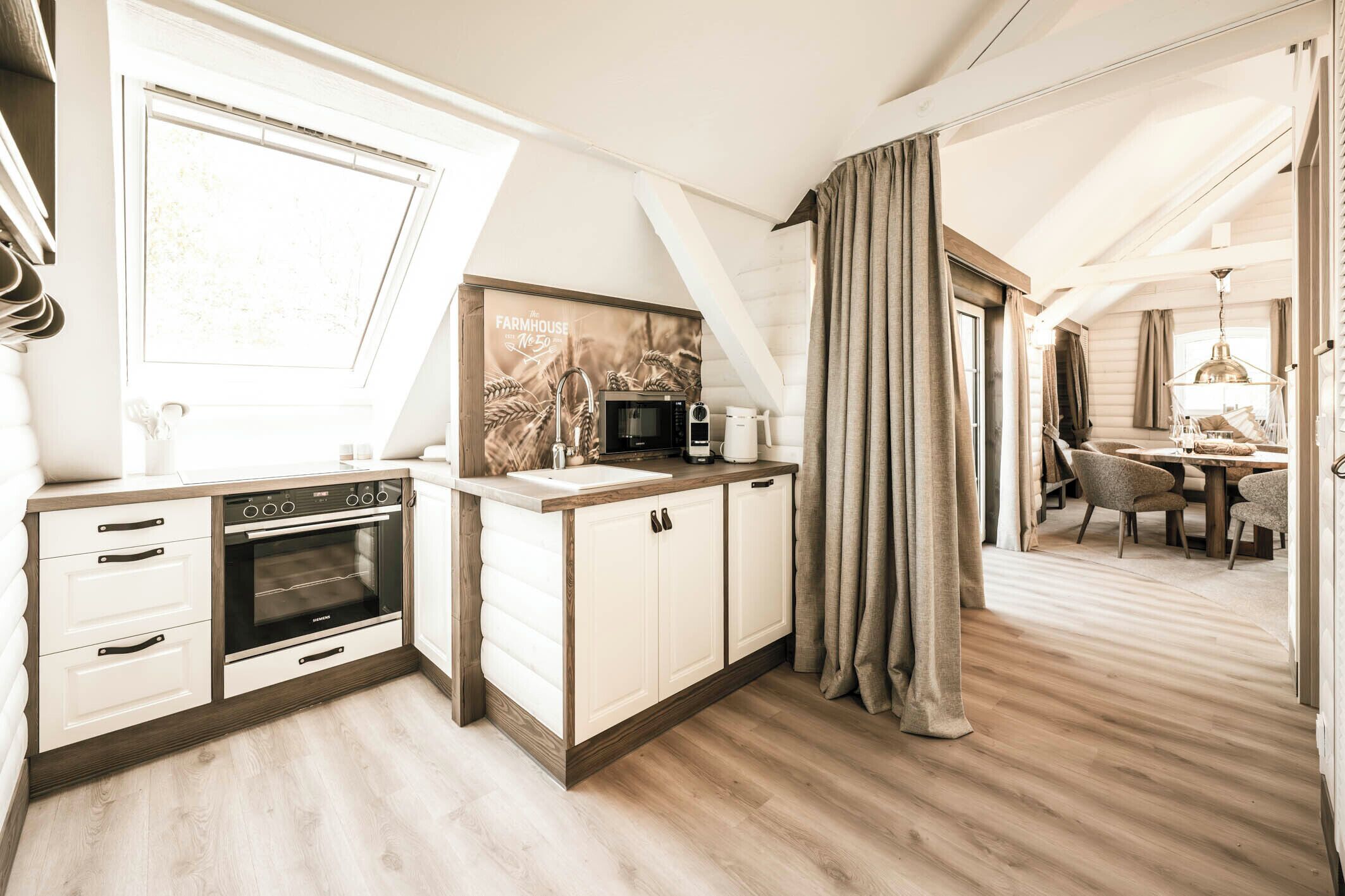 套房, 阳台, 花园景观 | 私人厨房 | 公用微波炉、高脚椅