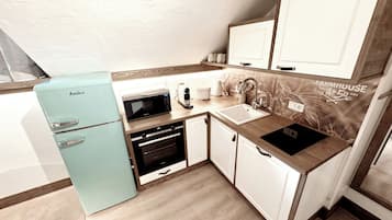 Family Studio Suite | Private kitchen | Microwave, highchair
