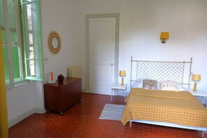 5 soverom og reiseseng for barn
