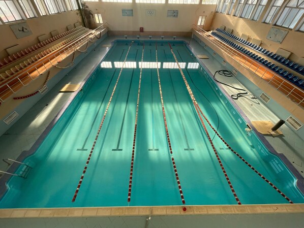 Een binnenzwembad