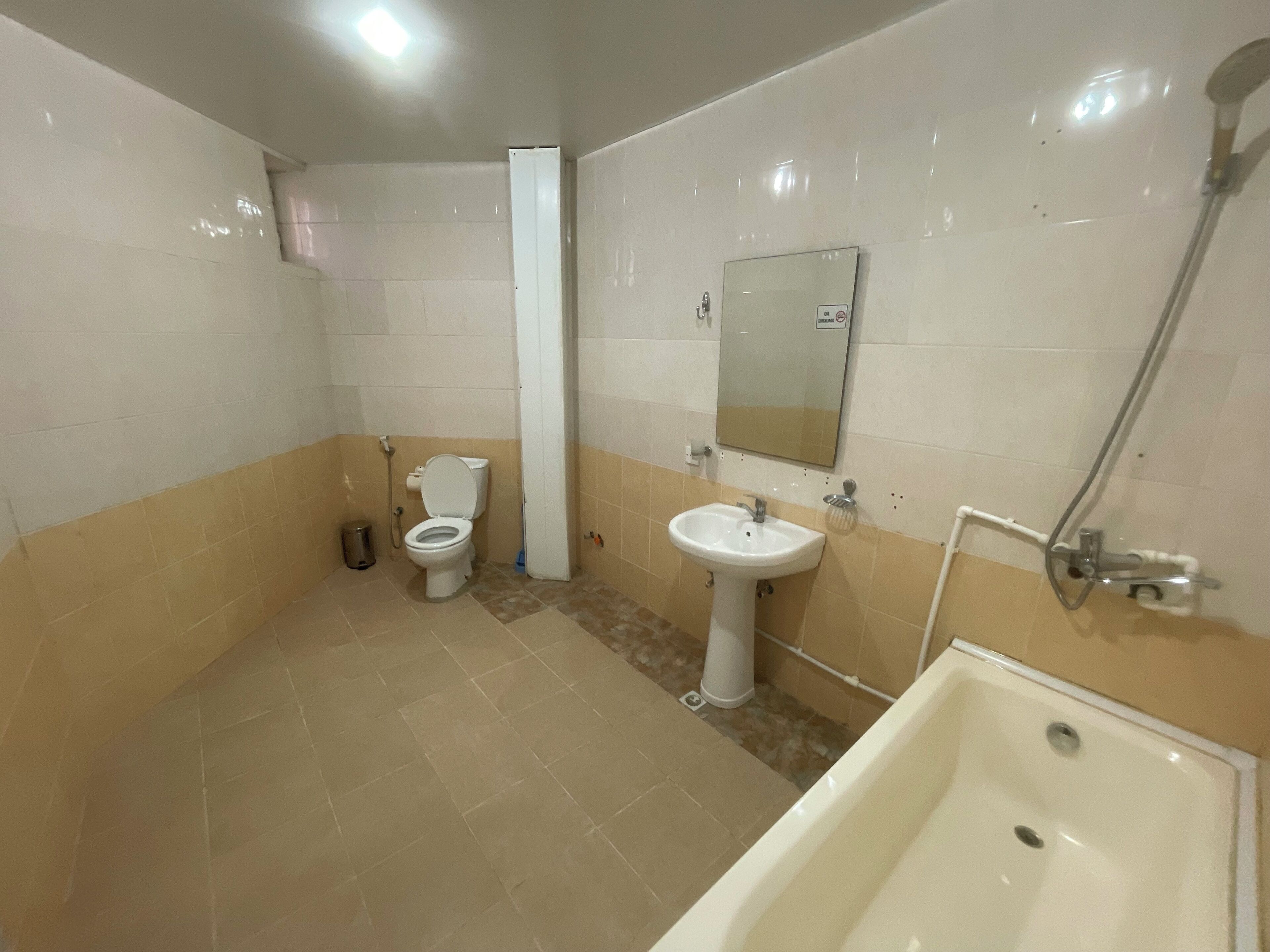 A bathroom with a toilet, sink, and bathtub.