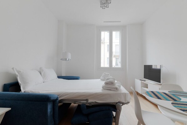 2 habitaciones y tabla de planchar con plancha 