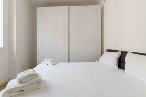 2 slaapkamers, een strijkplank/strijkijzer