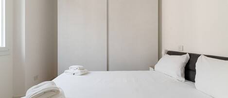 2 bedrooms, iron/ironing board