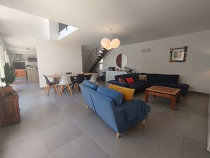 Smart-TV, bøker og musikkbibliotek