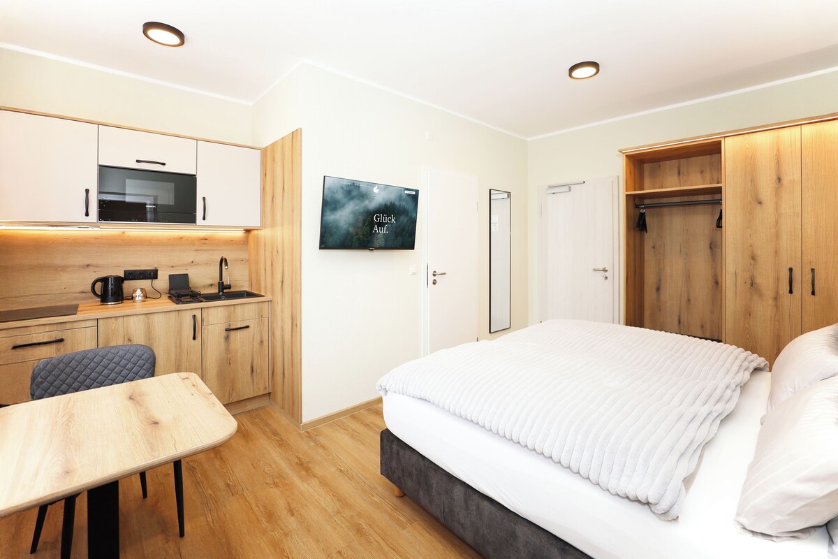 Classic Room | Hypo-allergenic bedding, in-room safe, blackout curtains, free WiFi
